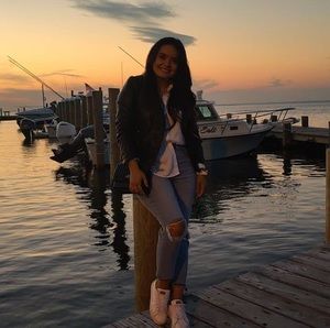 Meet your Posher, Alba